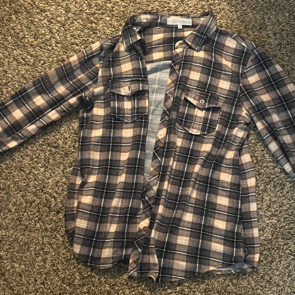 Long sleeve buttons down flannel.